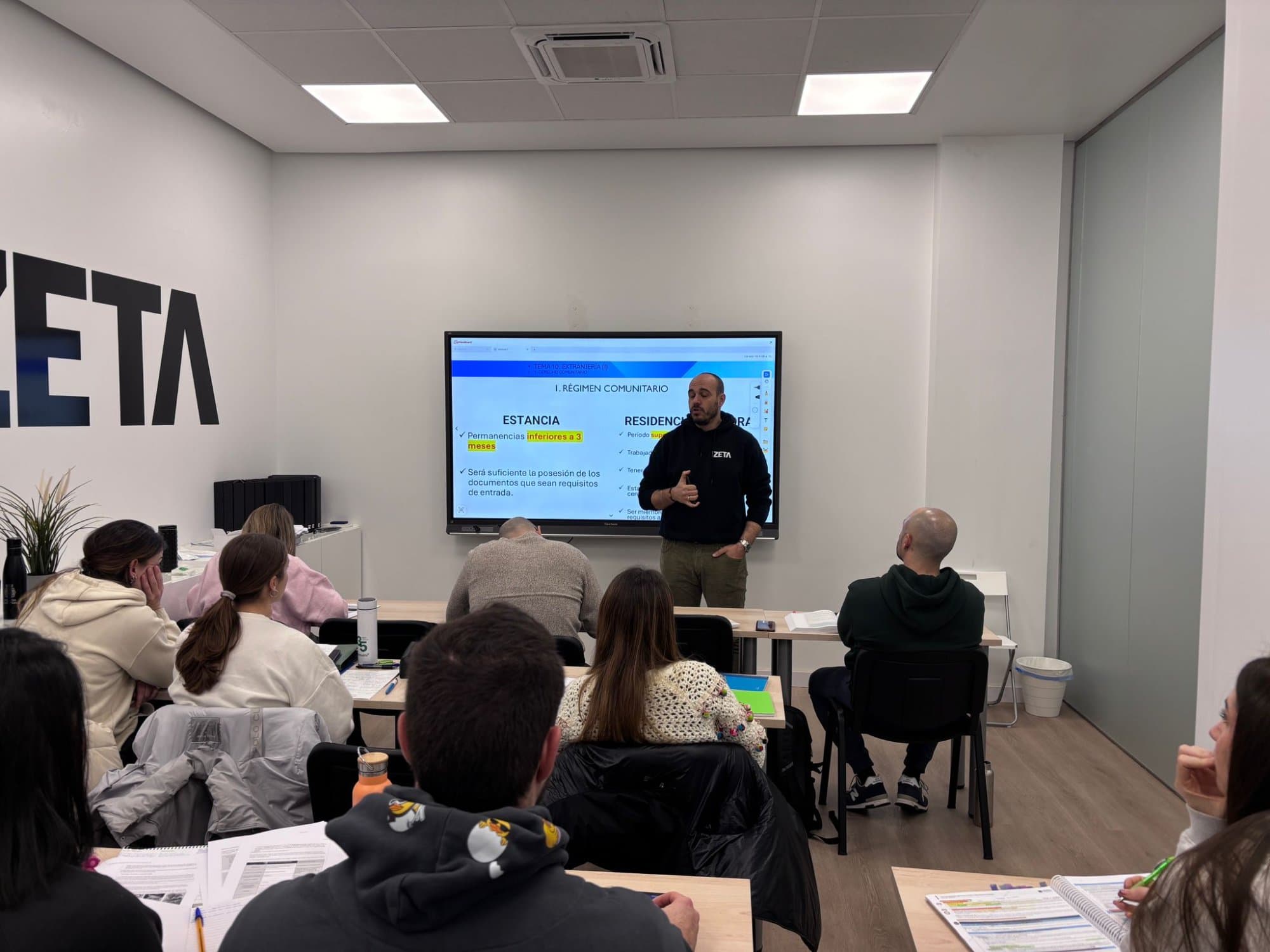 Clase de IZETA en la sede de Moratalaz